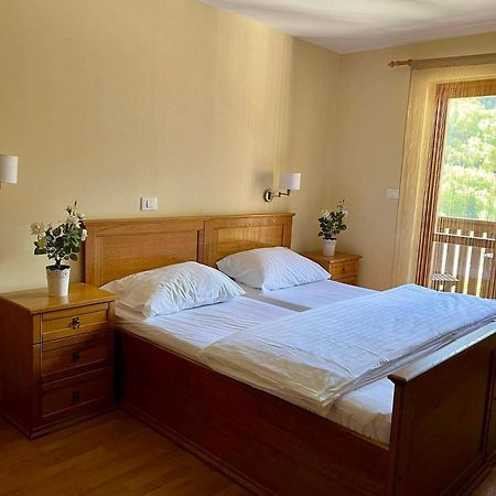 Hotel Alpine ログ・ポット・マンガルトン エクステリア 写真