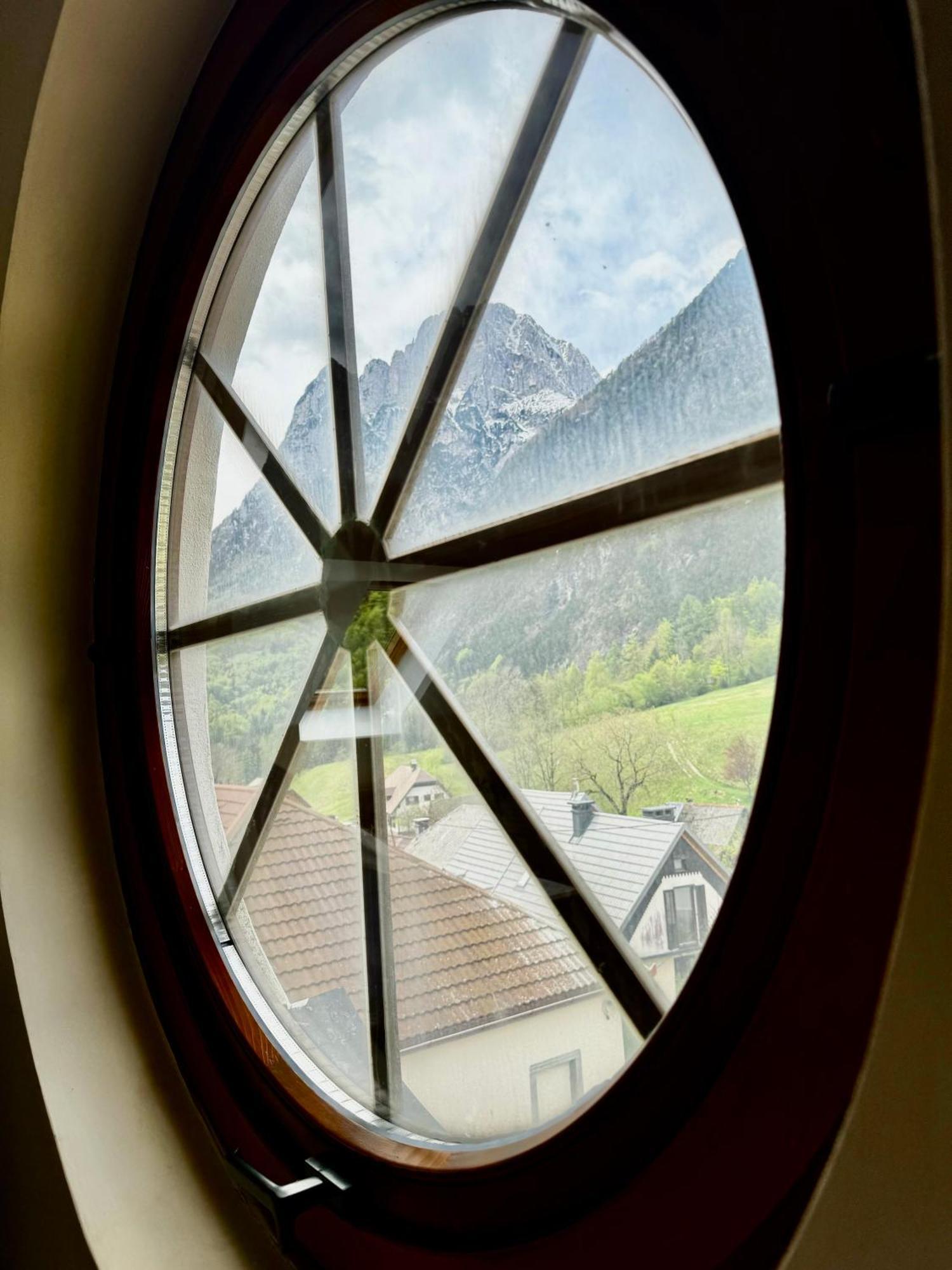 Hotel Alpine ログ・ポット・マンガルトン エクステリア 写真