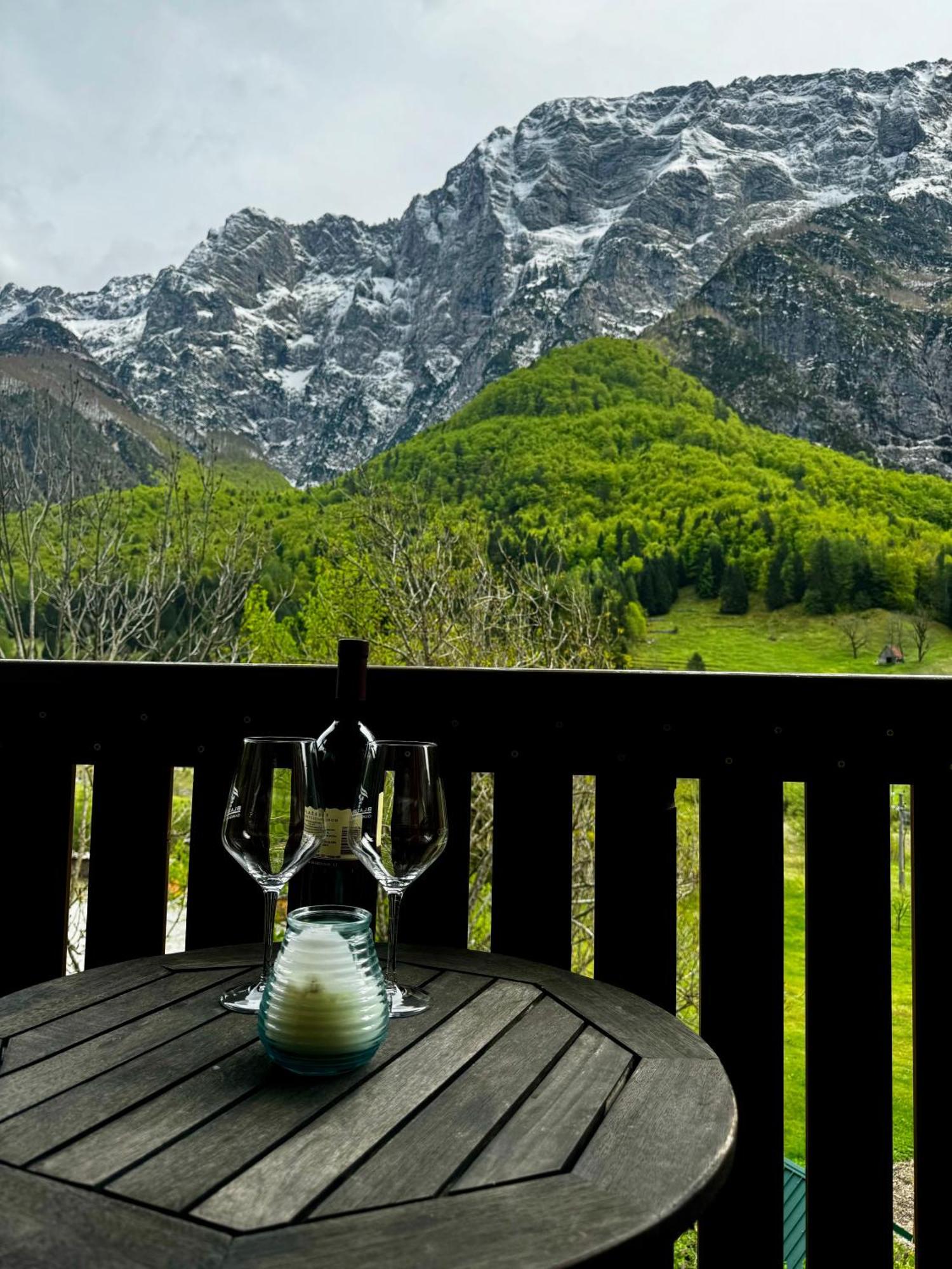 Hotel Alpine ログ・ポット・マンガルトン エクステリア 写真